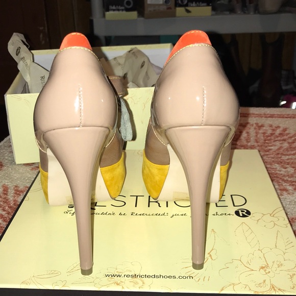 Restricted heels - Picture 5 of 6